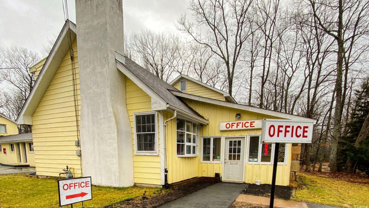 Country Place Inn And Suites White Haven Esterno foto